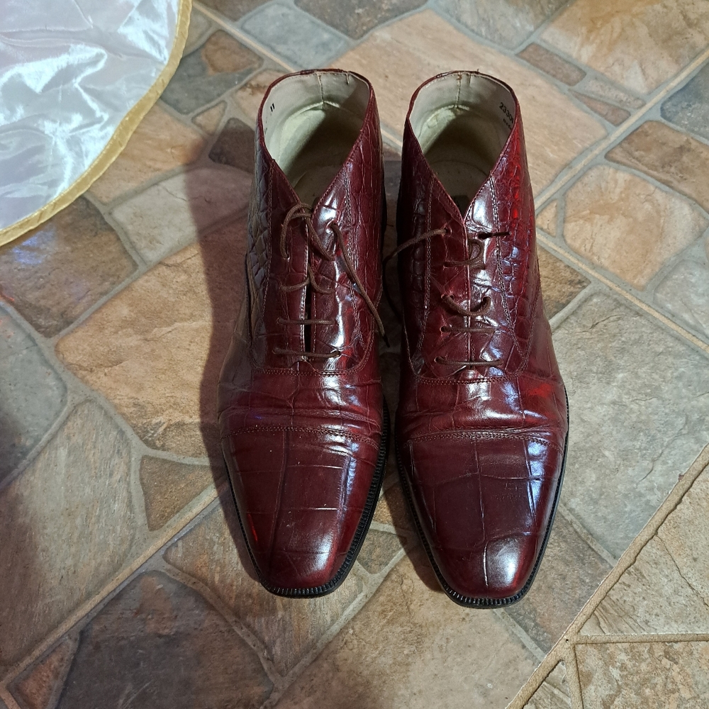 Shoes - Picture 3 of 8